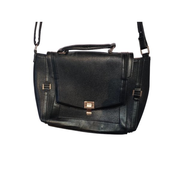 JustFab Handbags - JustFab Black Crossbody Medium Purse